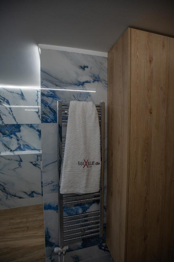 פיראוס Max Blue Apartment, A Stay Like No Other מראה חיצוני תמונה