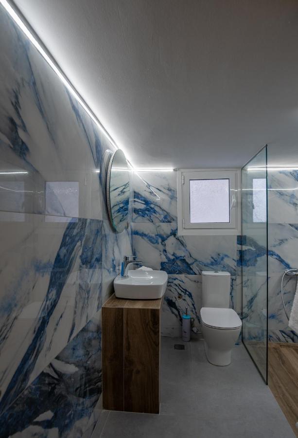 פיראוס Max Blue Apartment, A Stay Like No Other מראה חיצוני תמונה