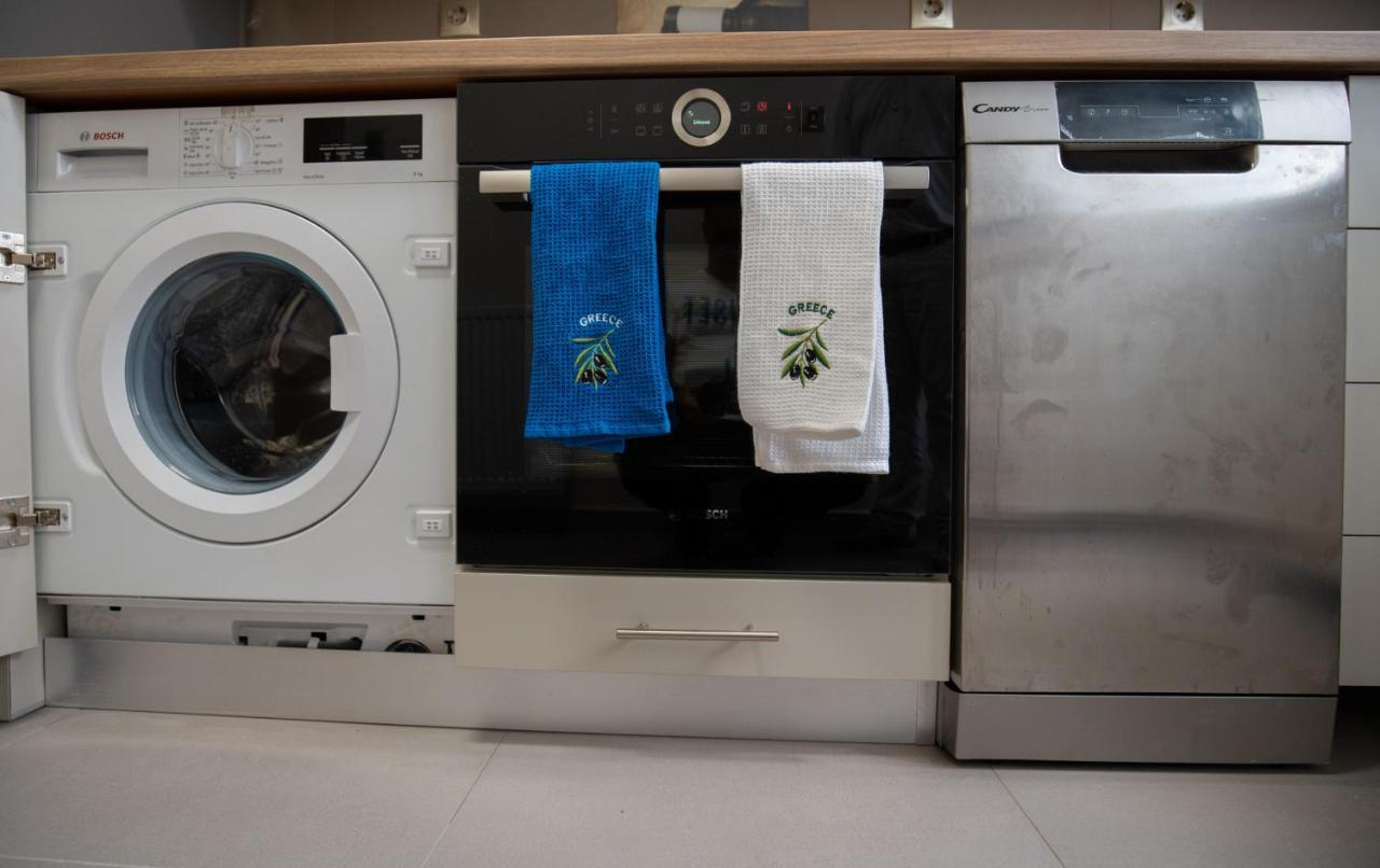 פיראוס Max Blue Apartment, A Stay Like No Other מראה חיצוני תמונה